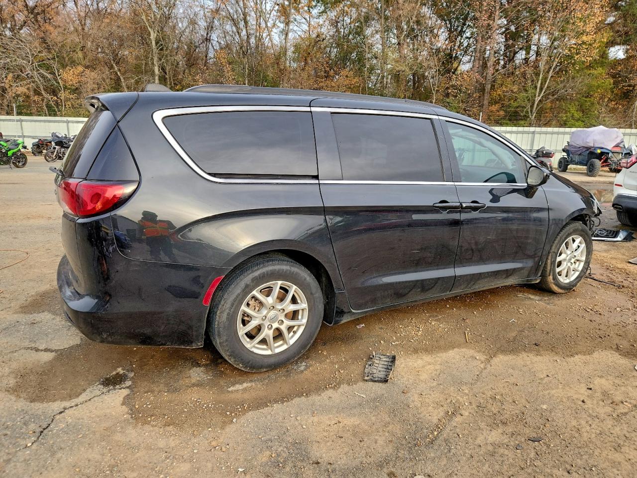2021 CHRYSLER VOYAGER LXI photo 3