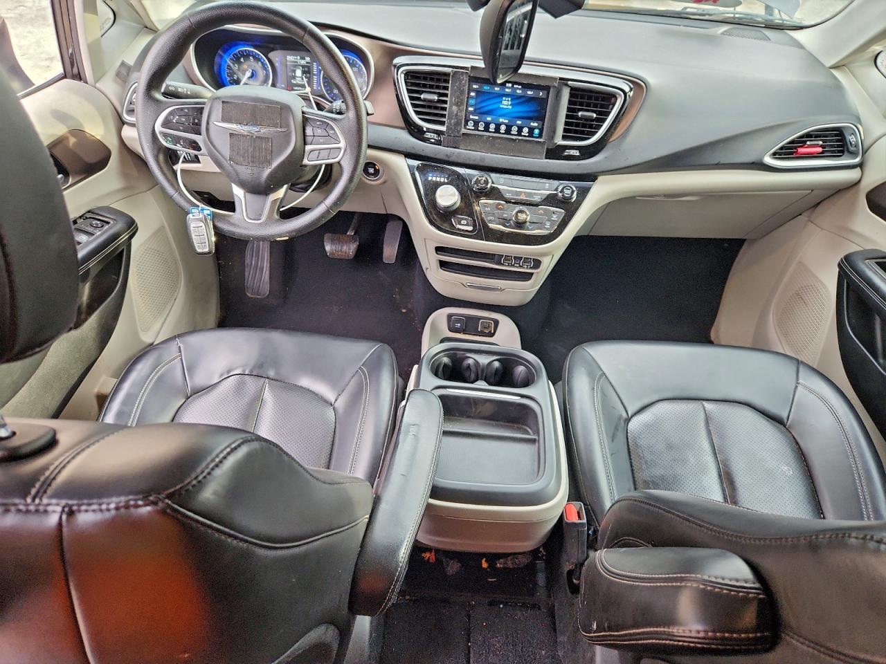 2021 CHRYSLER VOYAGER LXI photo 8
