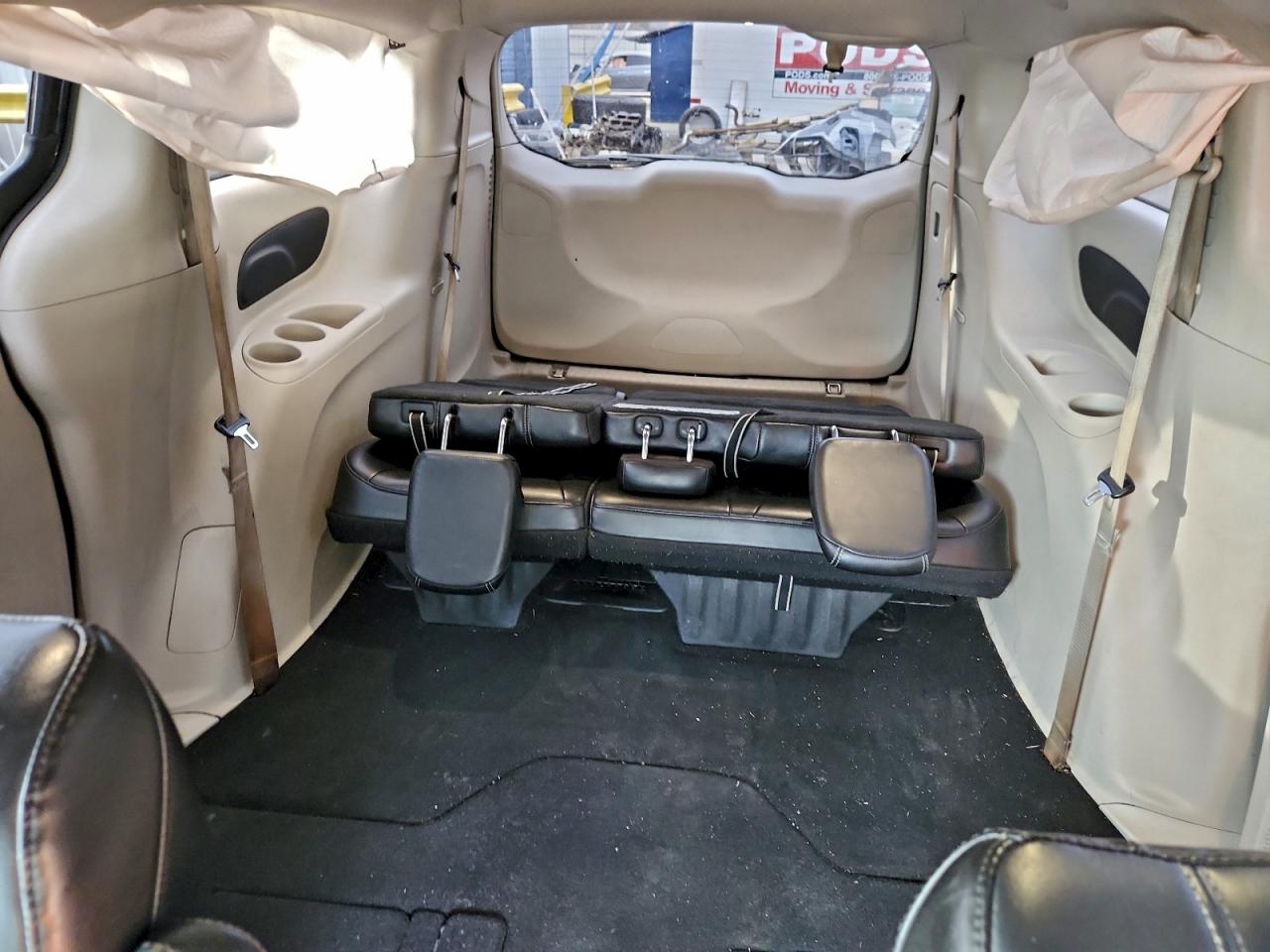 2021 CHRYSLER VOYAGER LXI photo 10