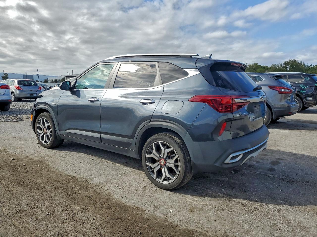 2021 KIA SELTOS SX photo 2