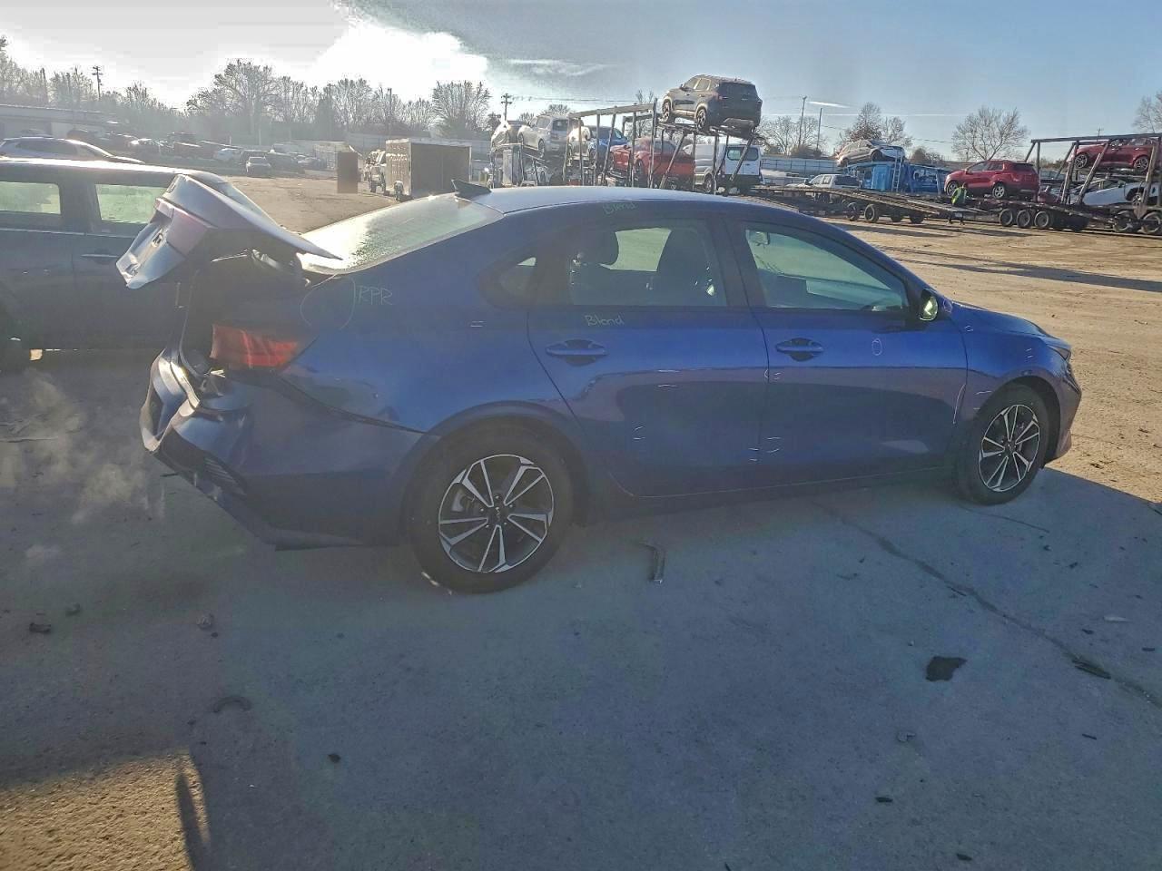 2023 KIA FORTE LX photo 3