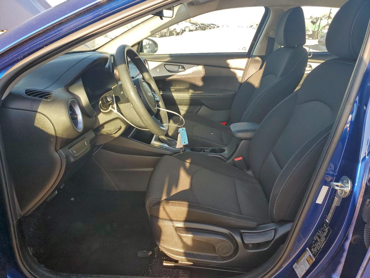 2023 KIA FORTE LX photo 7