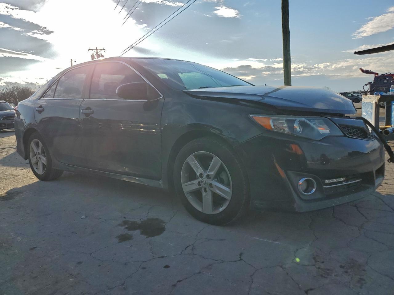 2013 TOYOTA CAMRY L photo 4