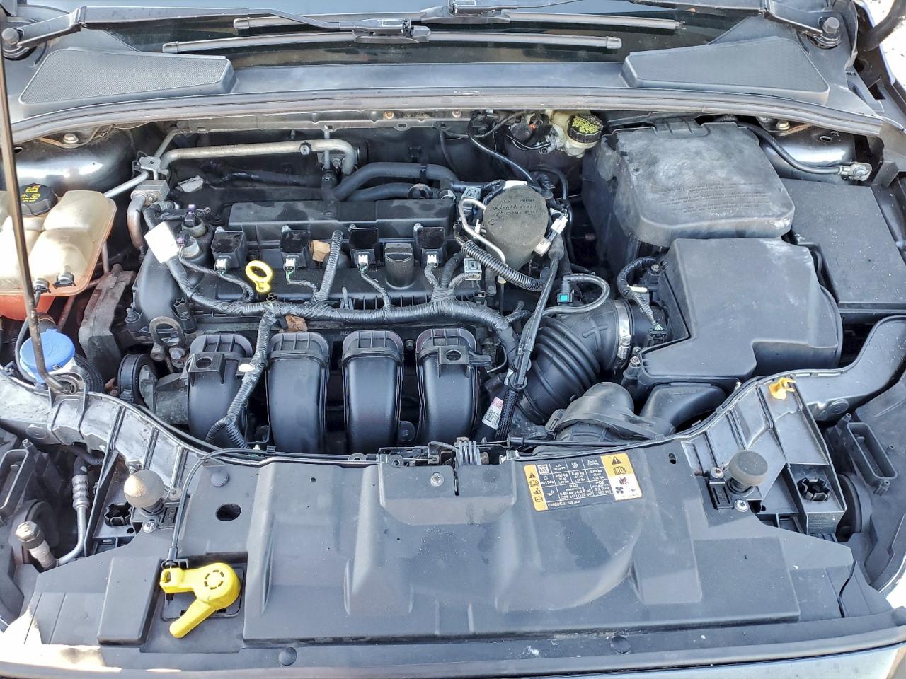2015 FORD FOCUS SE photo 12