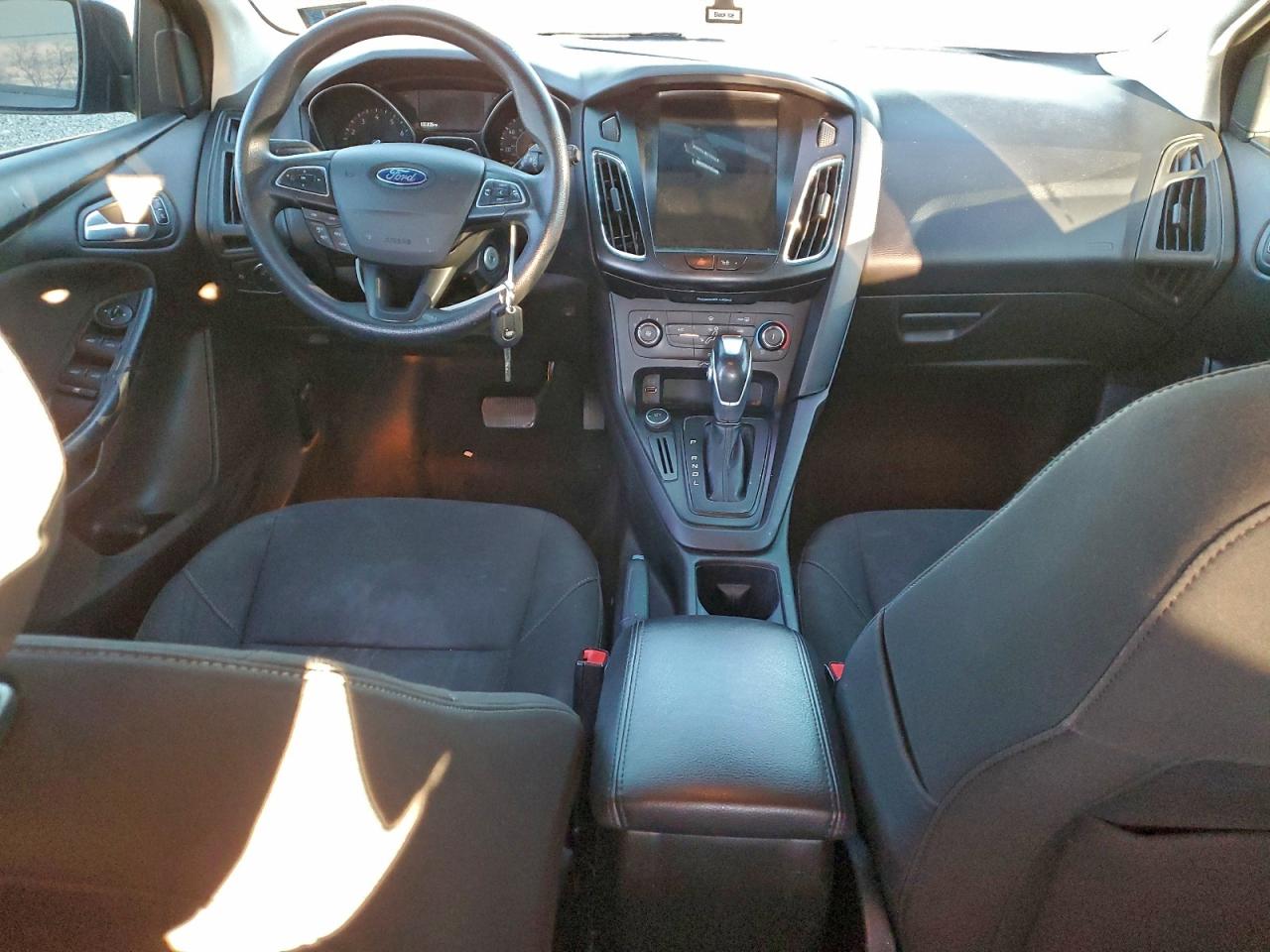 2015 FORD FOCUS SE photo 8
