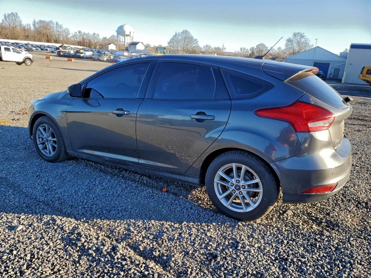 2015 FORD FOCUS SE photo 2