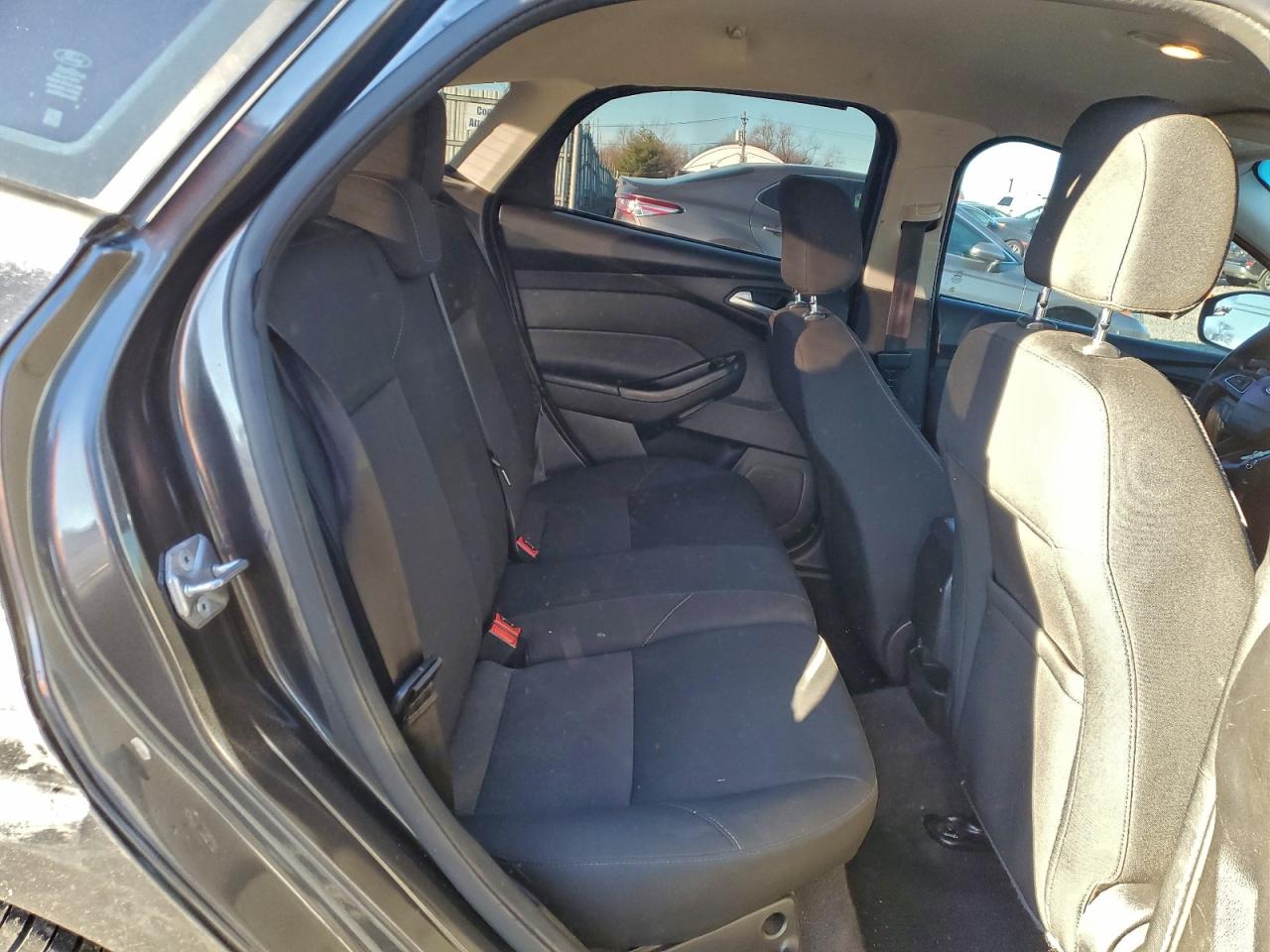 2015 FORD FOCUS SE photo 11