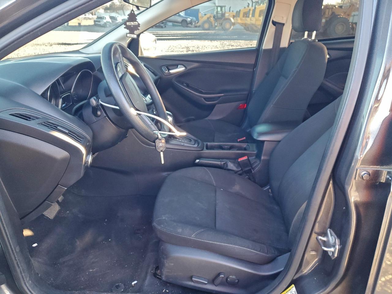 2015 FORD FOCUS SE photo 7
