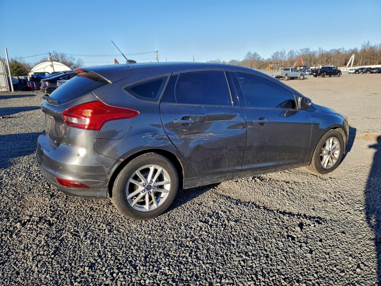 2015 FORD FOCUS SE photo 3