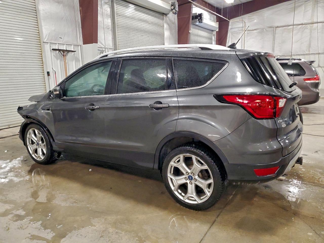 2019 FORD ESCAPE TITANIUM photo 2