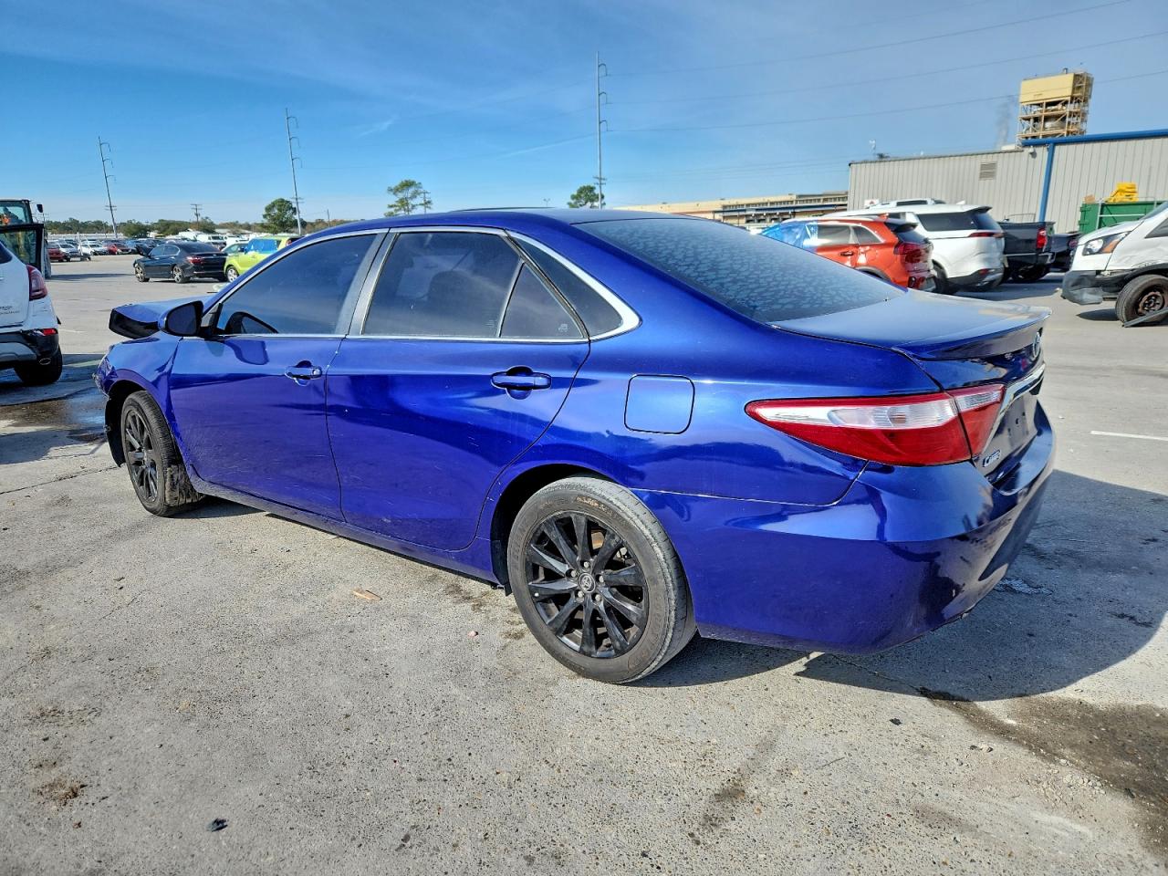 2016 TOYOTA CAMRY LE photo 2