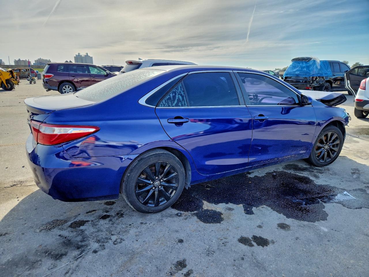 2016 TOYOTA CAMRY LE photo 3