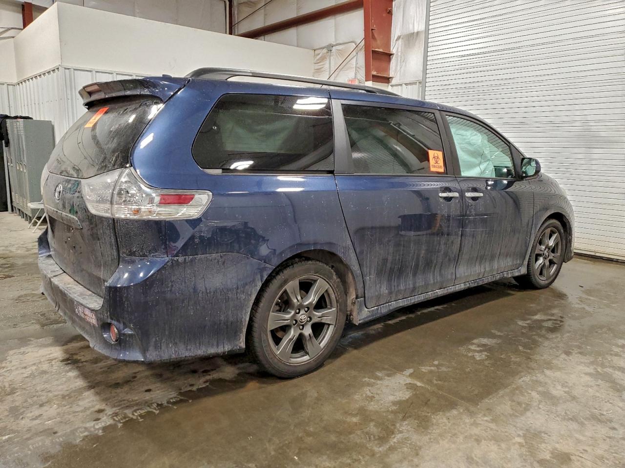 2020 TOYOTA SIENNA SE photo 3