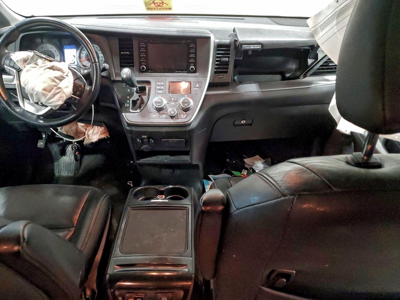 2020 TOYOTA SIENNA SE photo 8