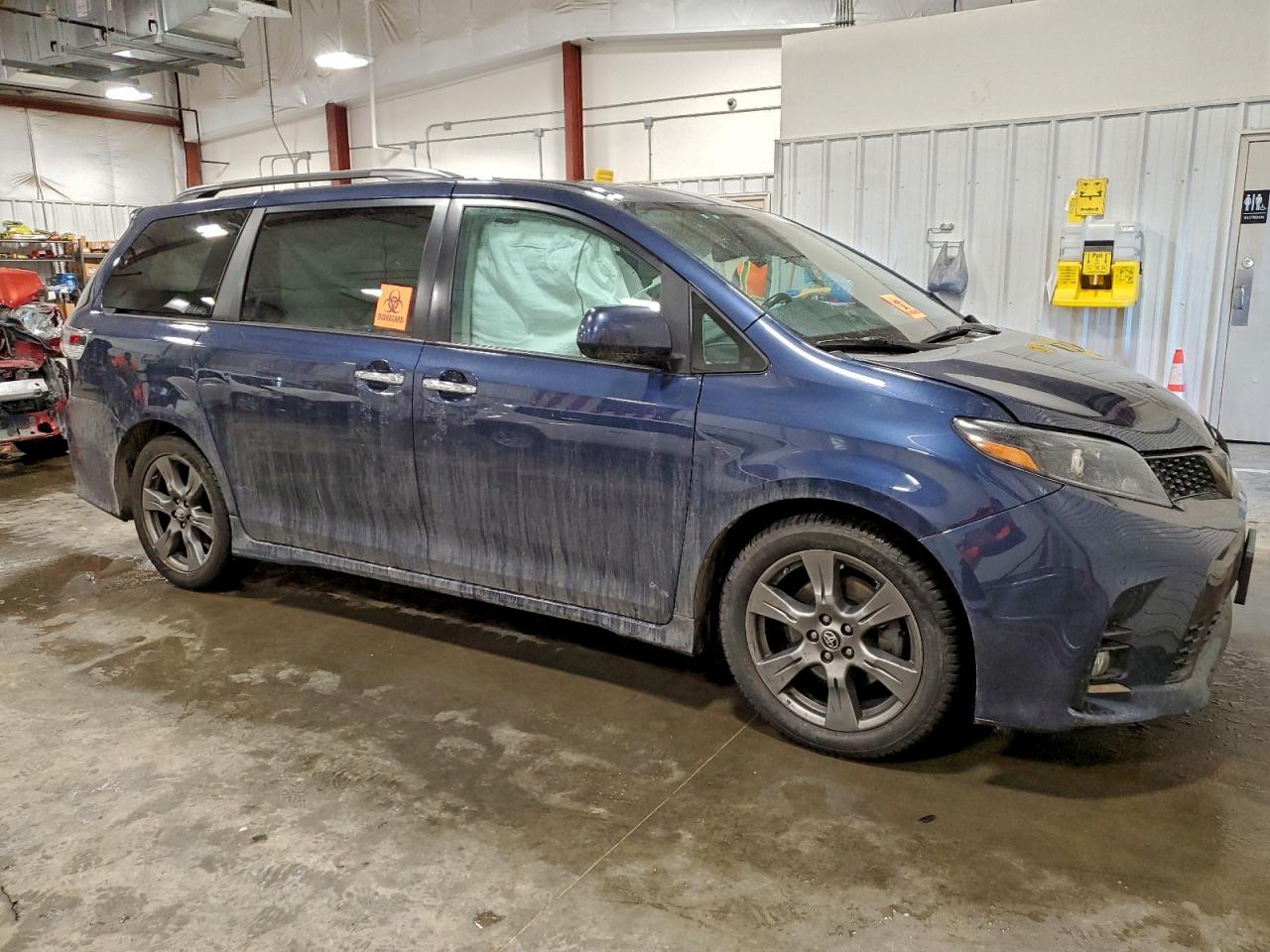 2020 TOYOTA SIENNA SE photo 4