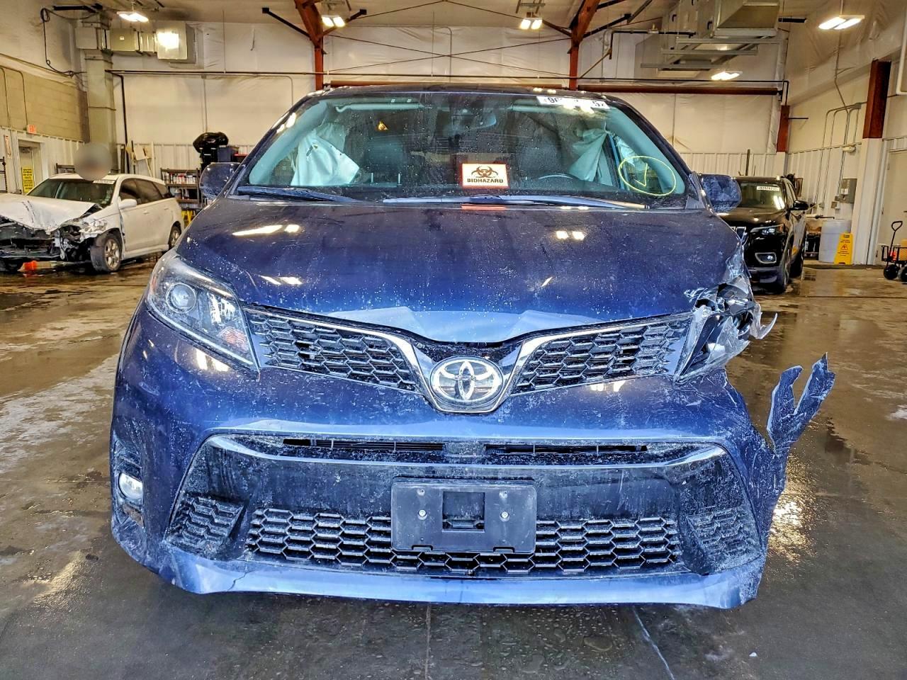 2020 TOYOTA SIENNA SE photo 5