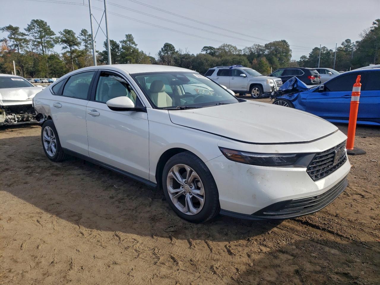 2025 HONDA ACCORD LX photo 4