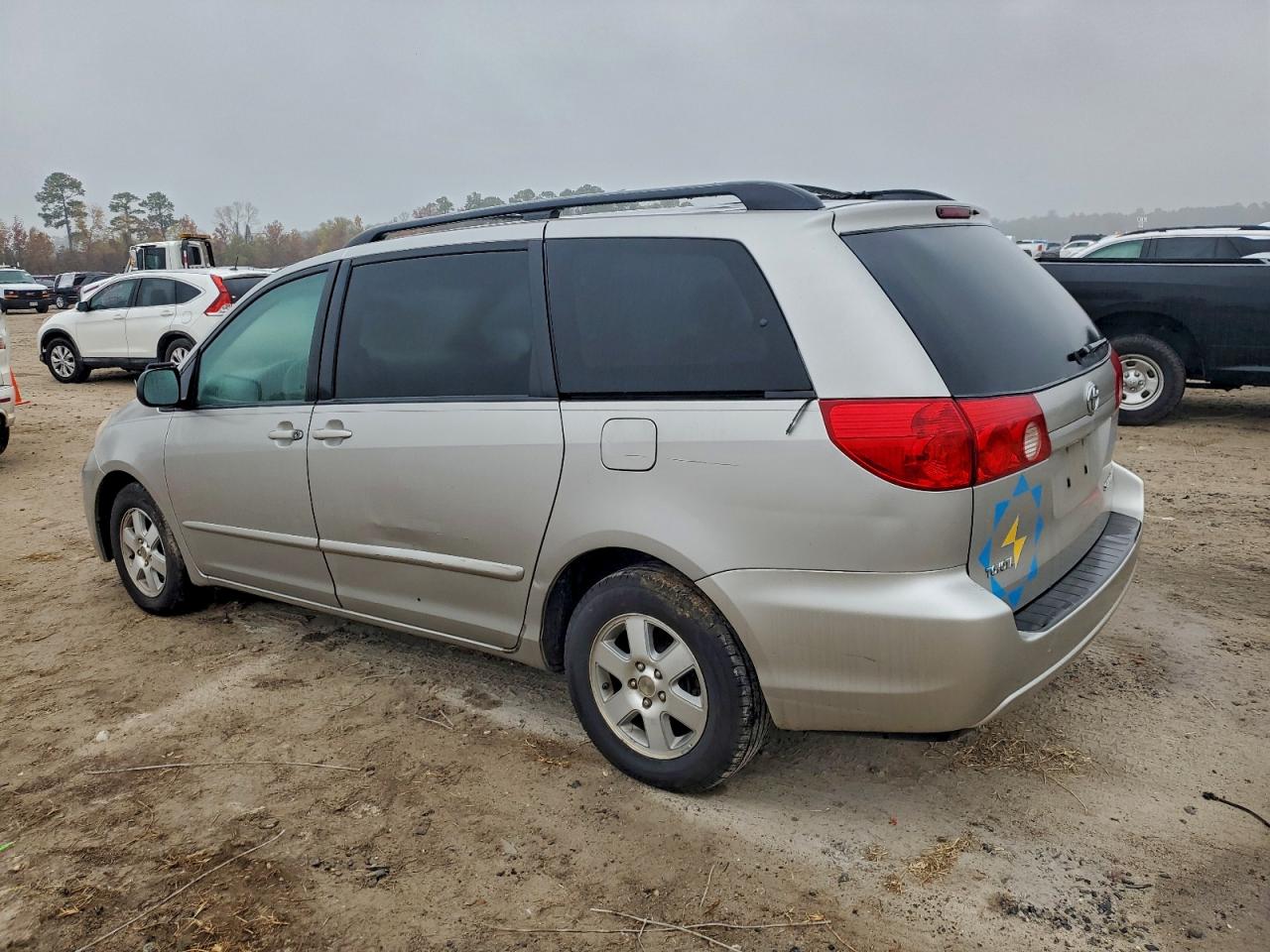 2008 TOYOTA SIENNA CE photo 2