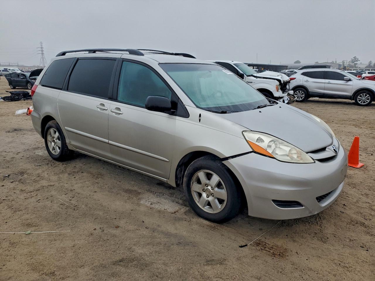 2008 TOYOTA SIENNA CE photo 4