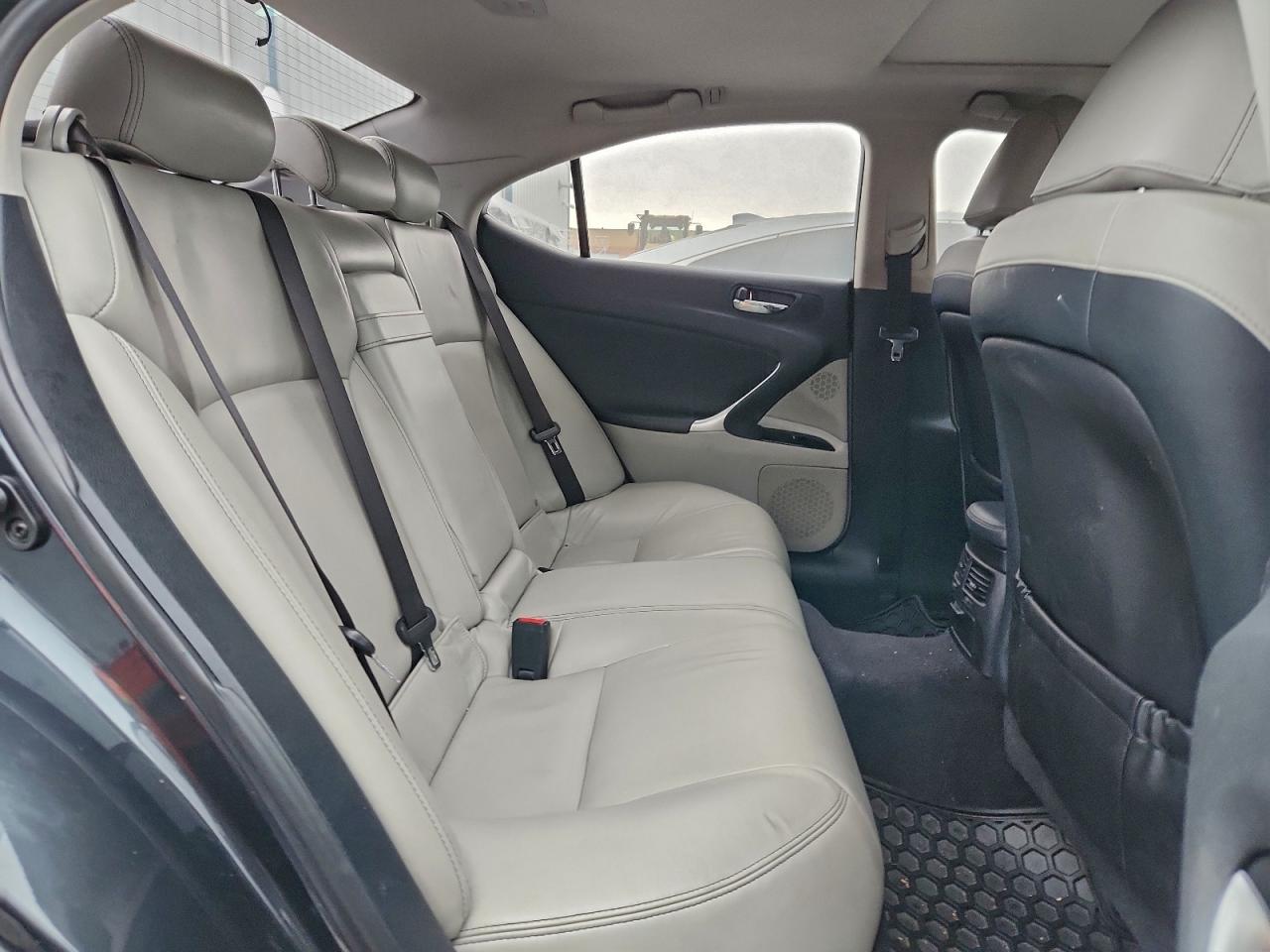 2011 LEXUS IS 250 photo 10