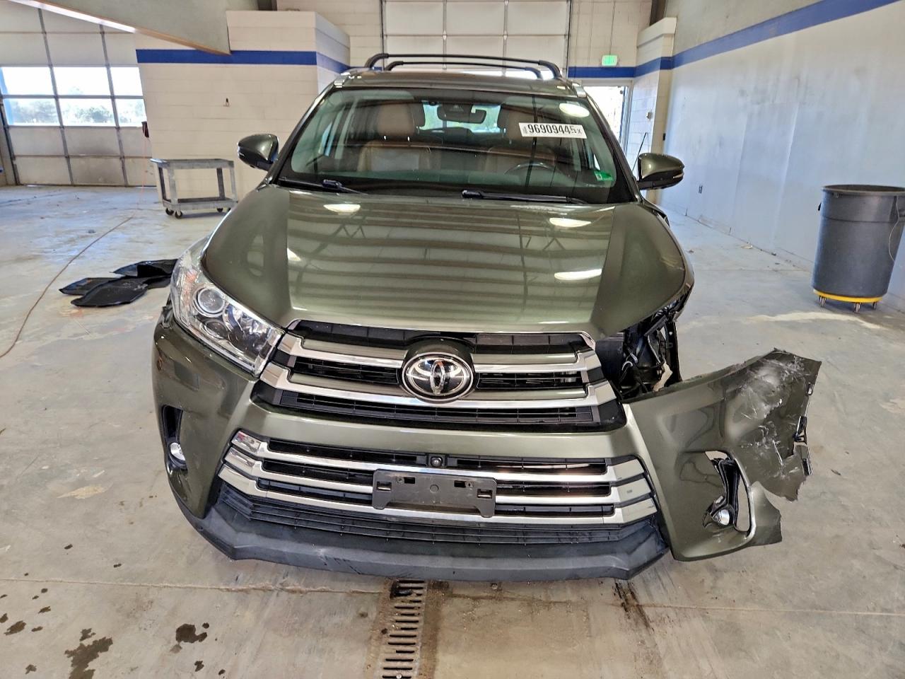 2019 TOYOTA HIGHLANDER LIMITED photo 5