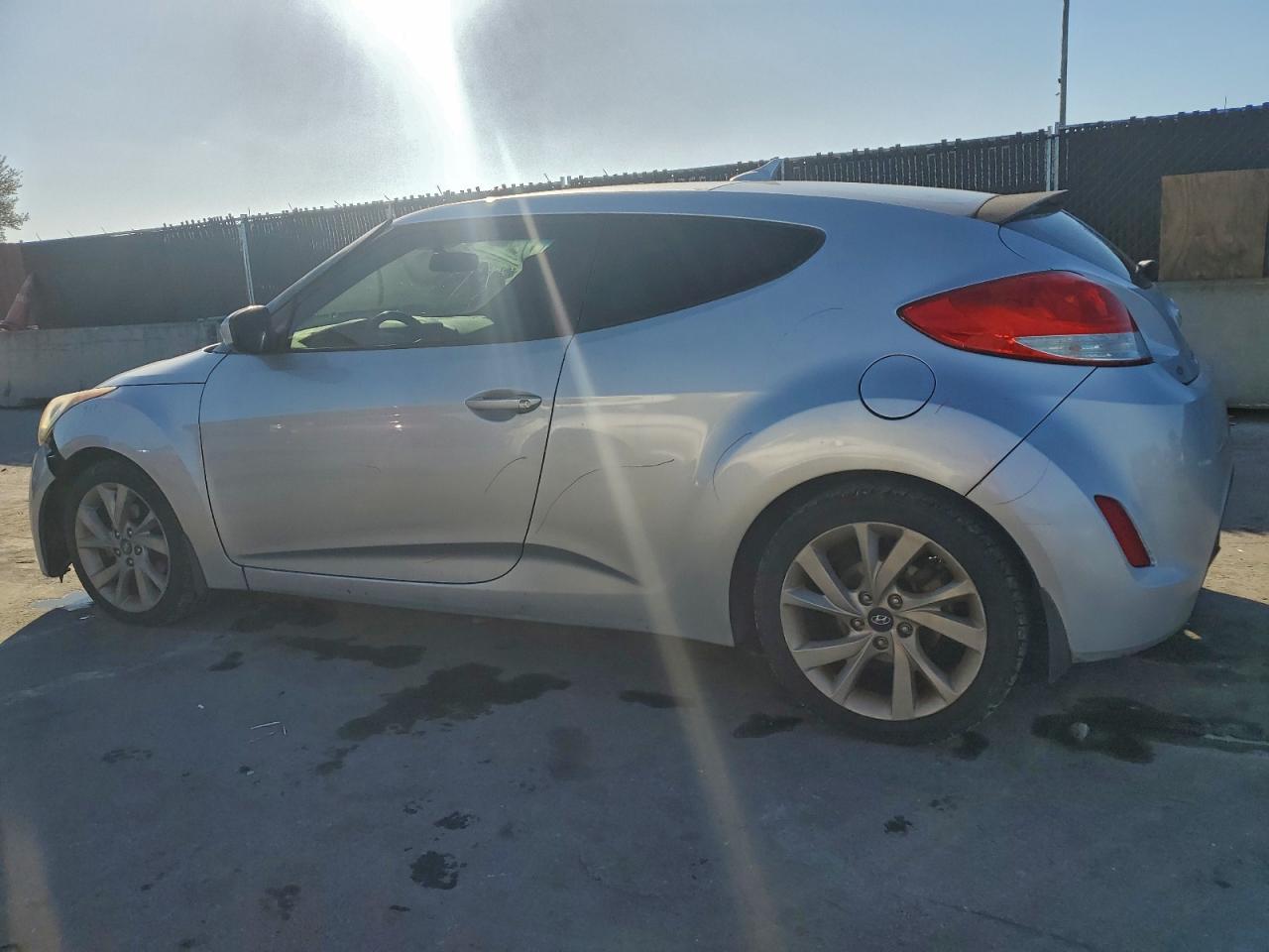 2016 HYUNDAI VELOSTER photo 2