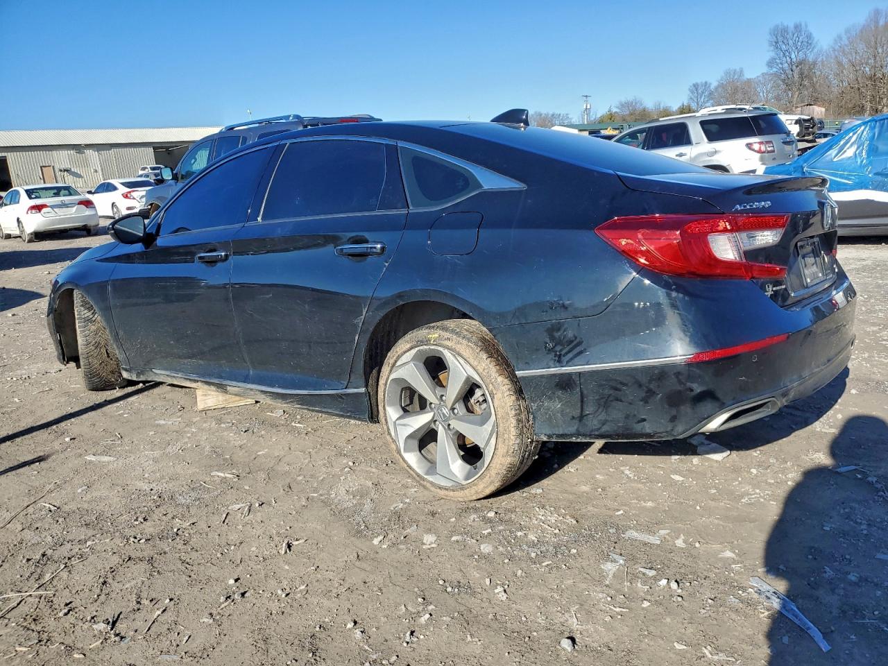 2018 HONDA ACCORD TOURING photo 2