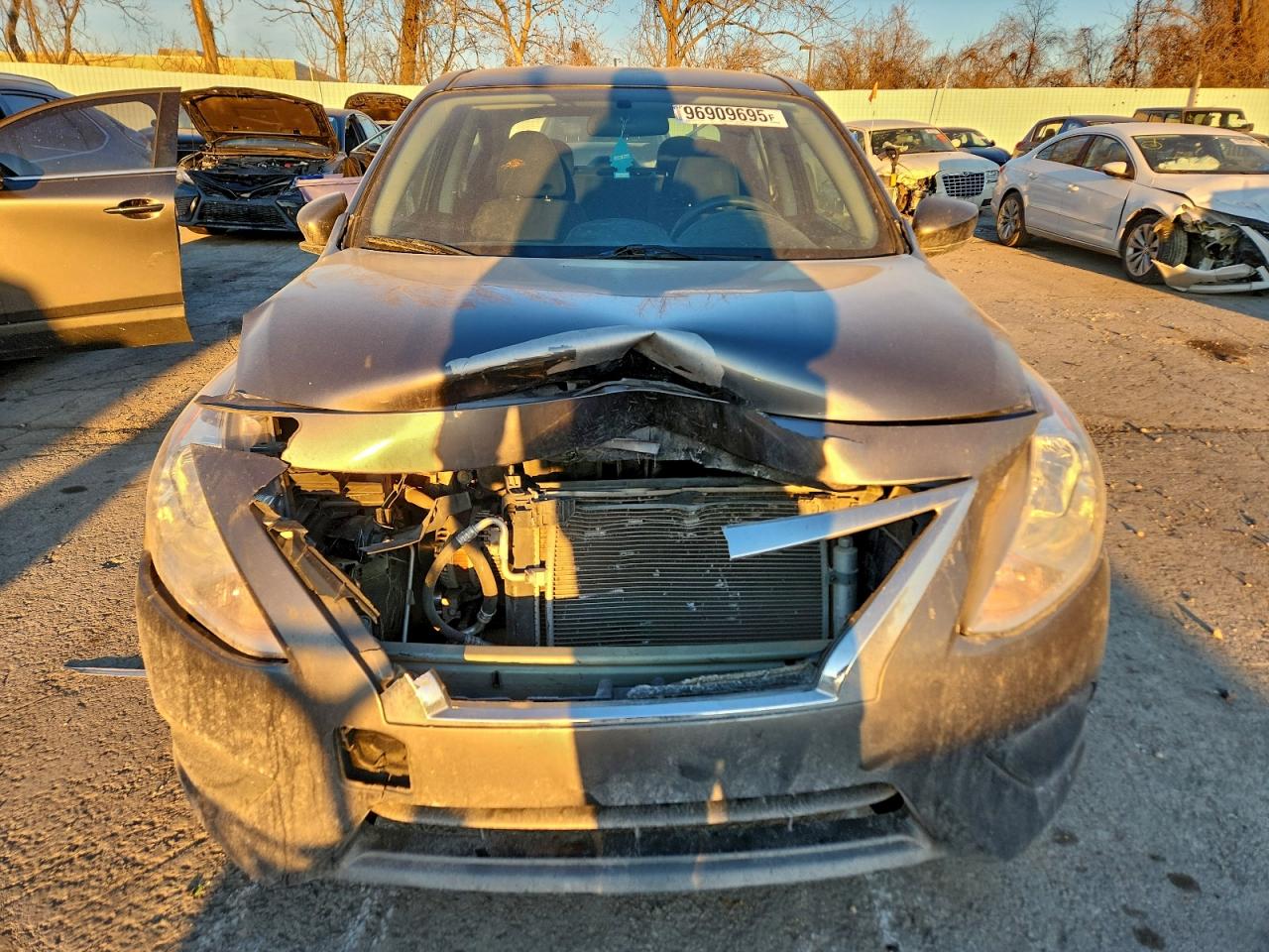 2019 NISSAN VERSA S photo 5