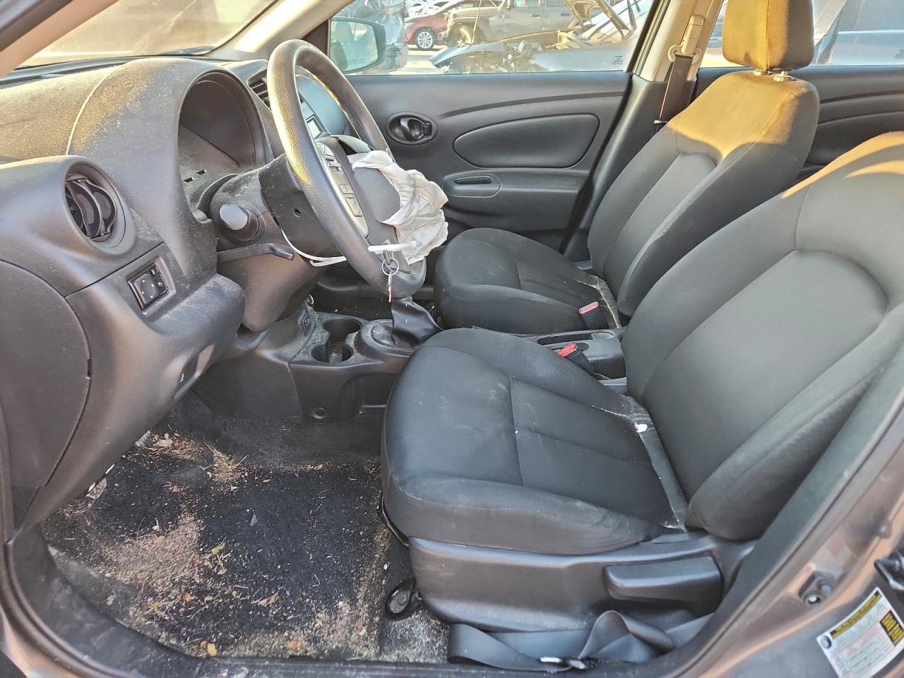 2019 NISSAN VERSA S photo 7