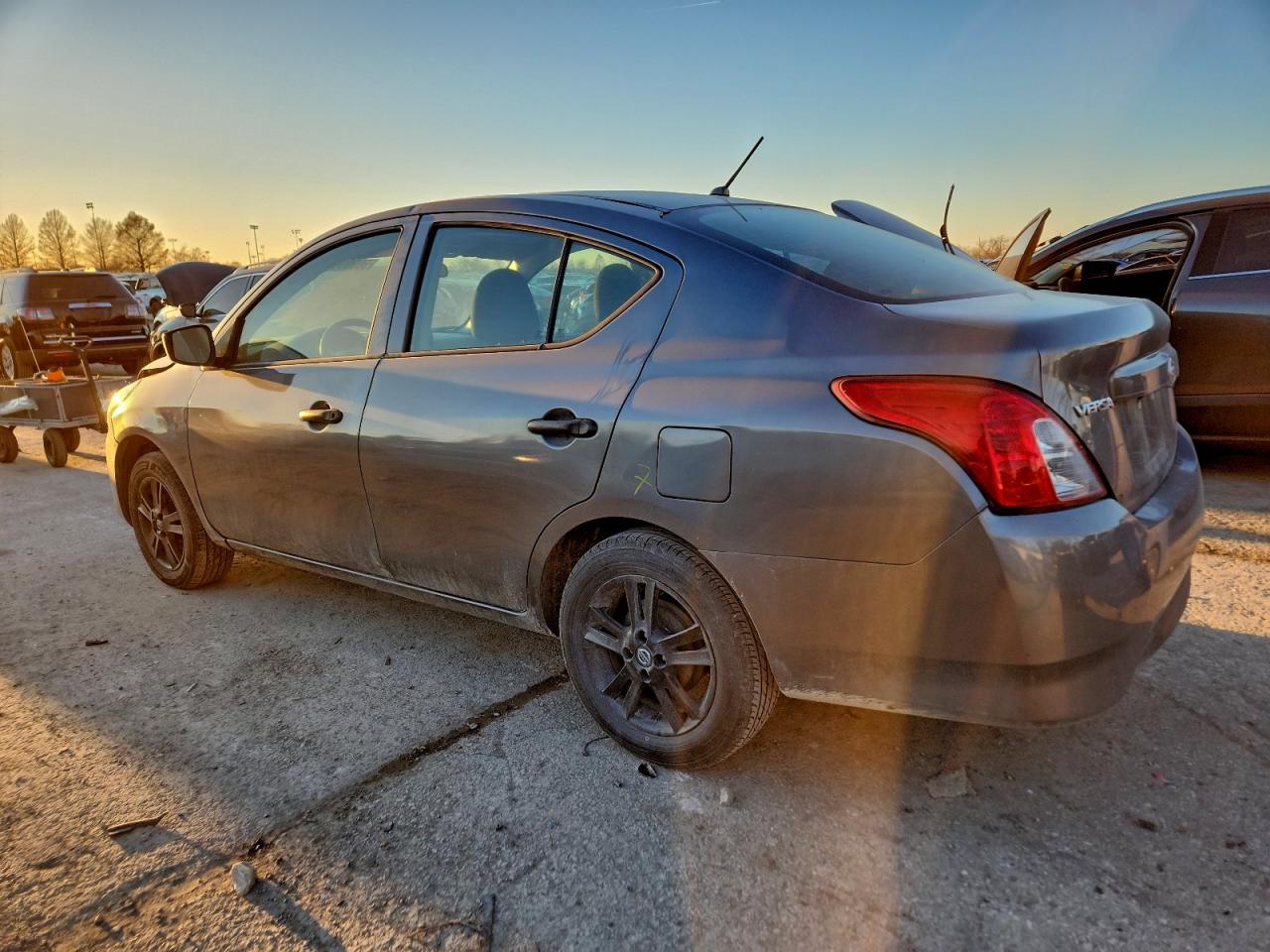 2019 NISSAN VERSA S photo 2