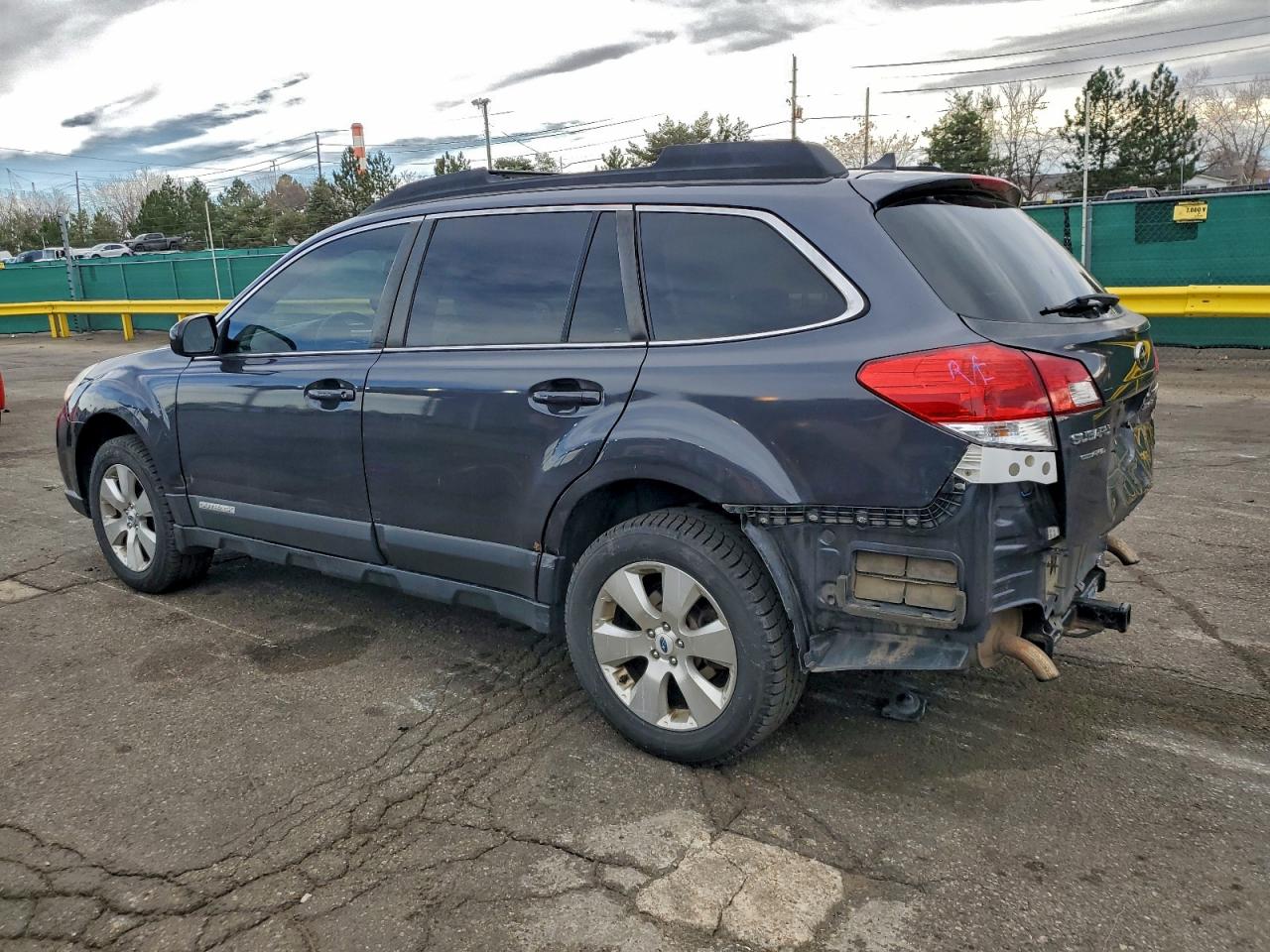 2012 SUBARU OUTBACK photo 2