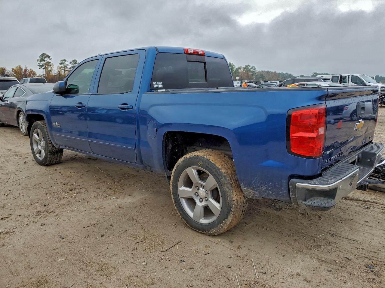 2018 CHEVROLET SILVERADO C1500 LT photo 2