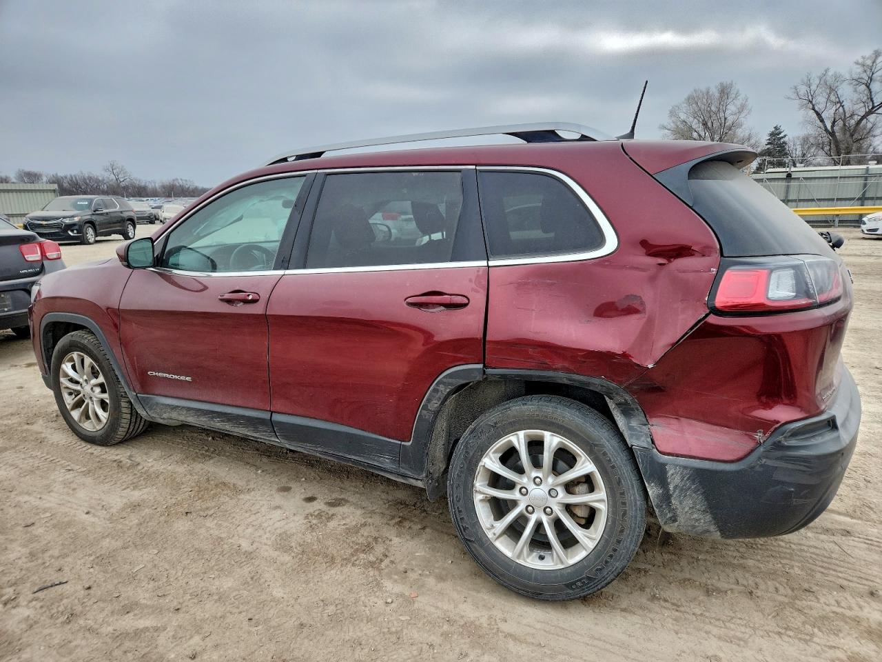 2019 JEEP CHEROKEE LATITUDE photo 2