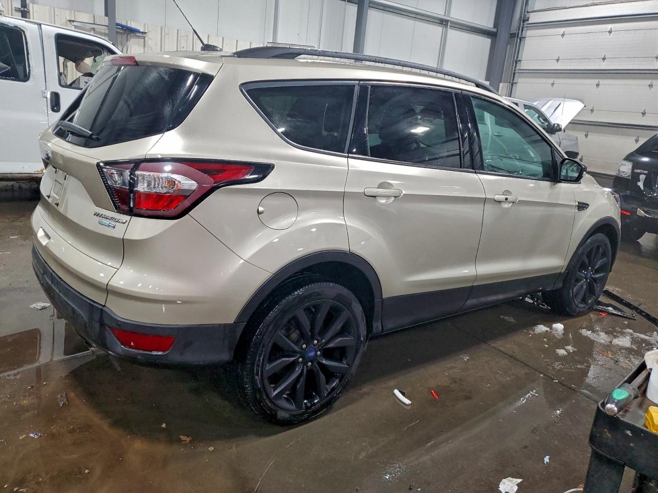 2017 FORD ESCAPE TITANIUM photo 3