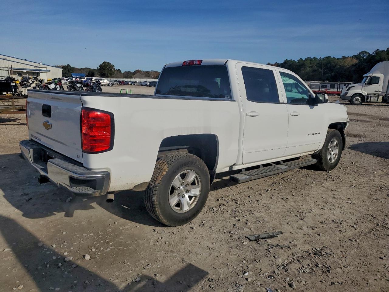 2018 CHEVROLET SILVERADO C1500 LT photo 3