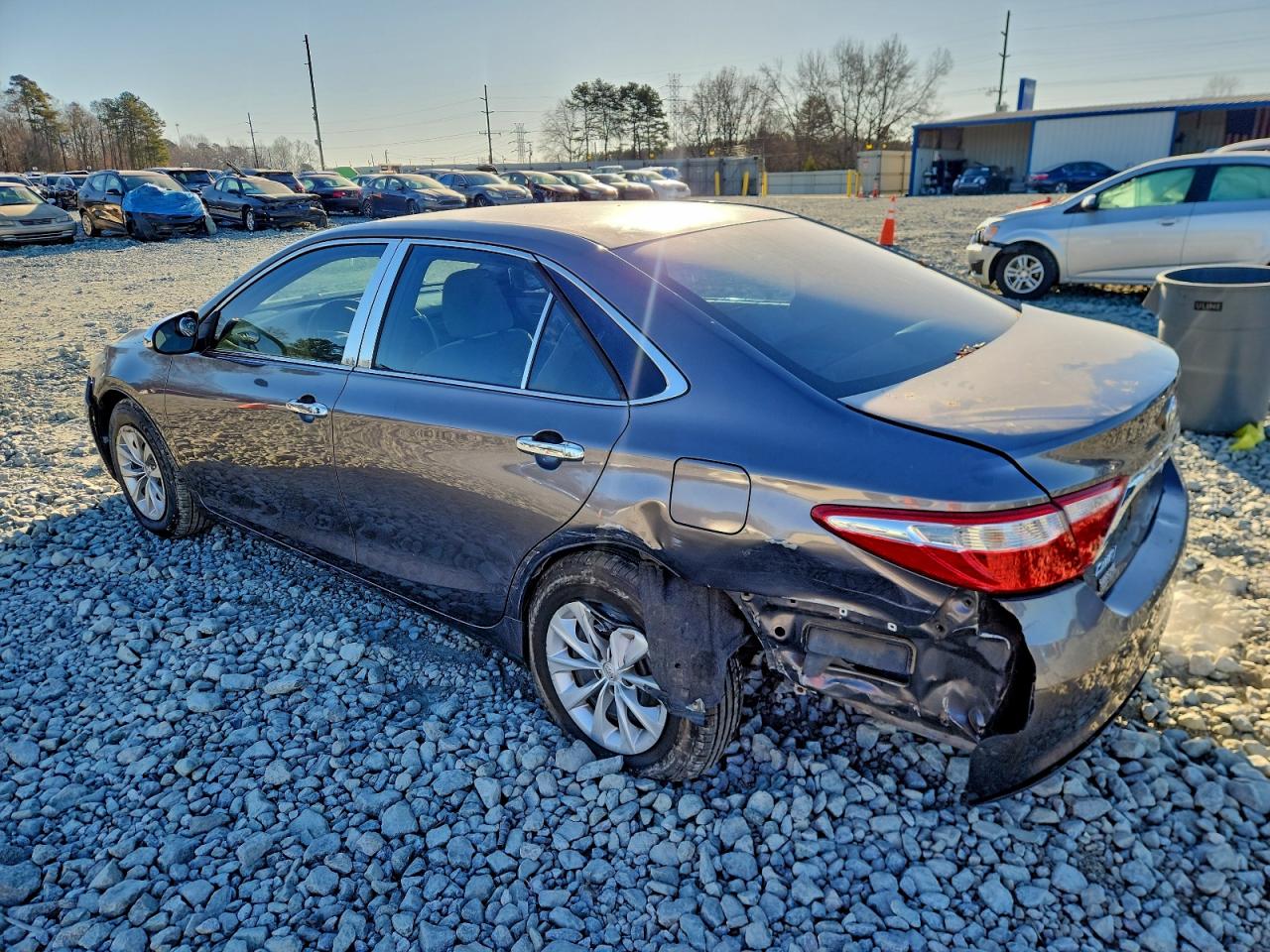 2015 TOYOTA CAMRY LE photo 3