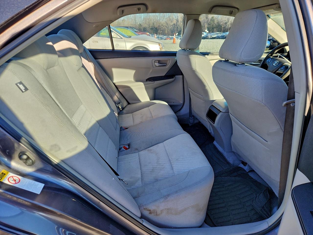 2015 TOYOTA CAMRY LE photo 19