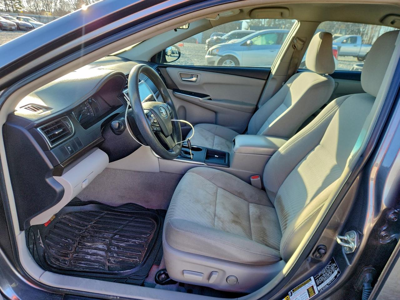 2015 TOYOTA CAMRY LE photo 13
