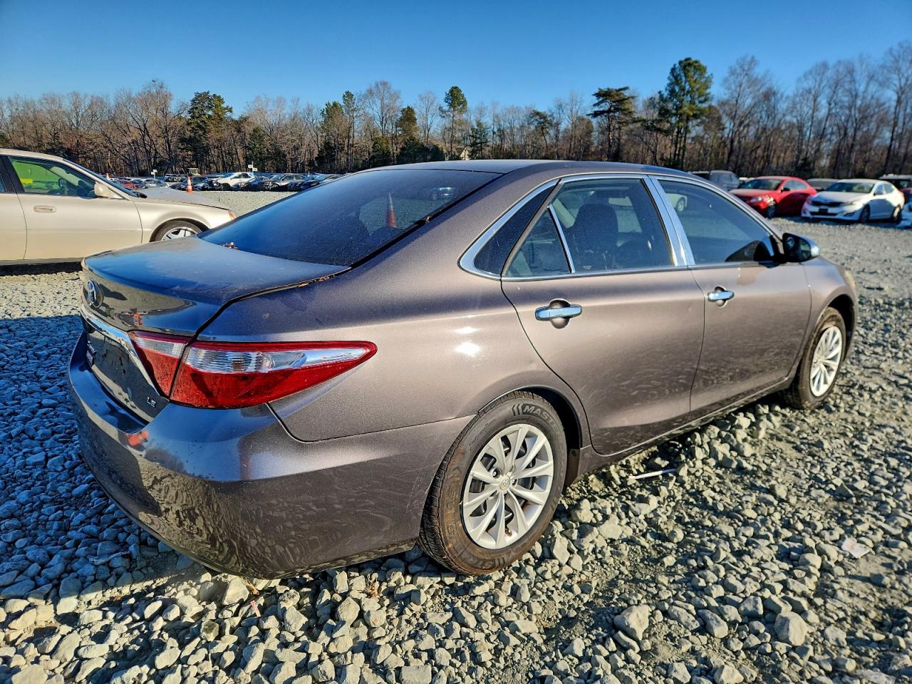 2015 TOYOTA CAMRY LE photo 5
