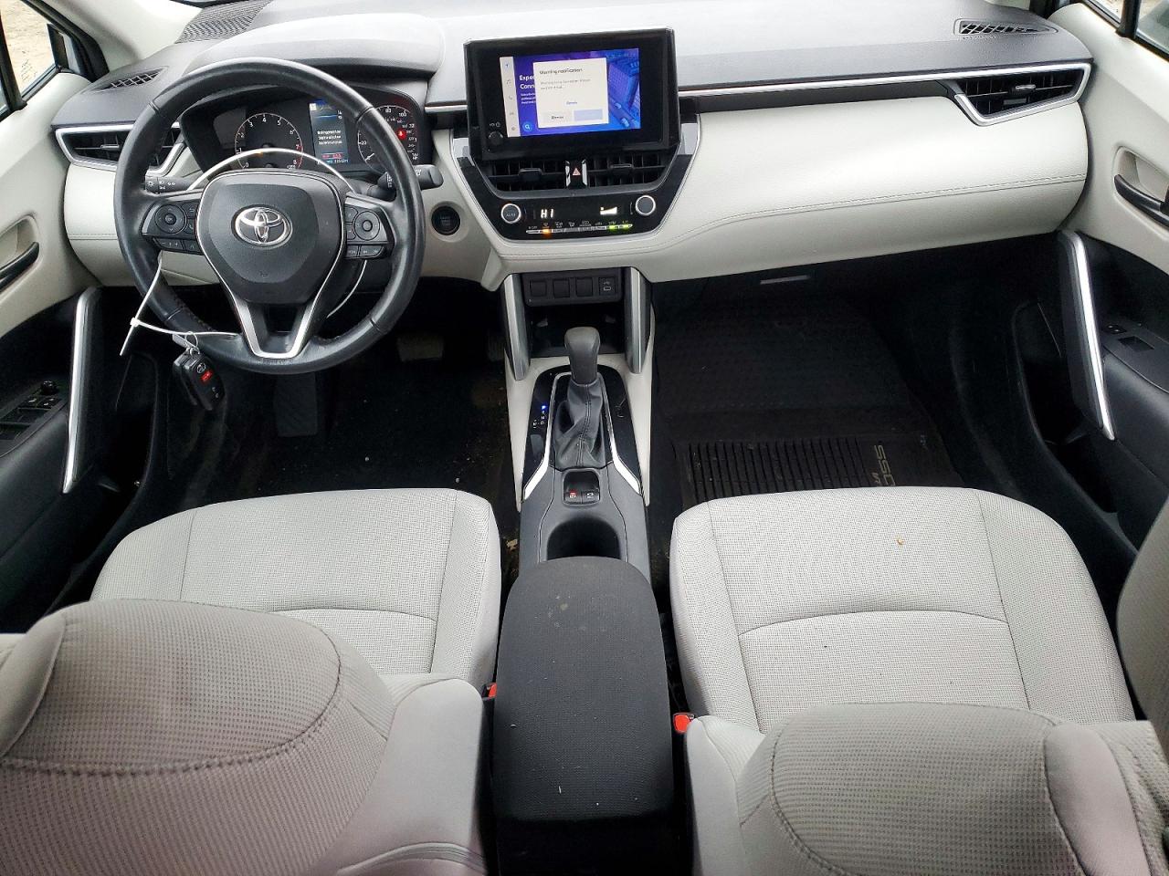 2024 TOYOTA COROLLA CROSS LE photo 8