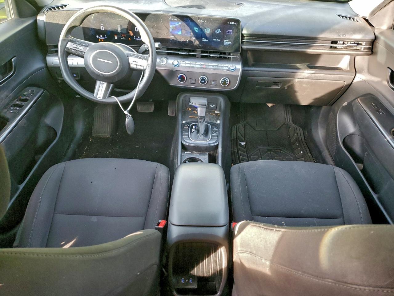2024 HYUNDAI KONA SE photo 8