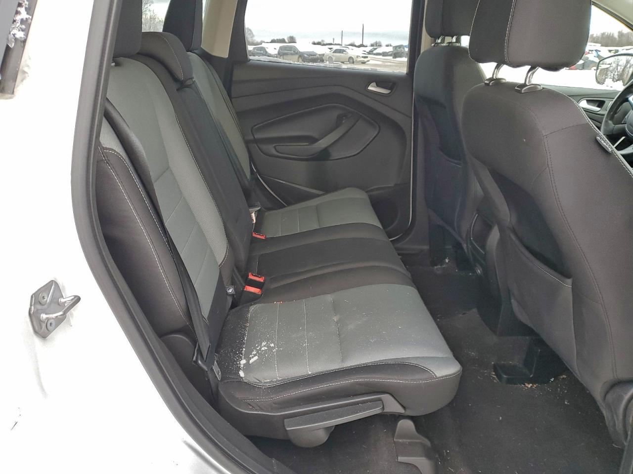 2016 FORD ESCAPE SE photo 11