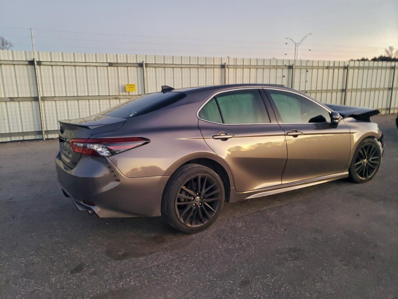 2021 TOYOTA CAMRY XSE photo 3