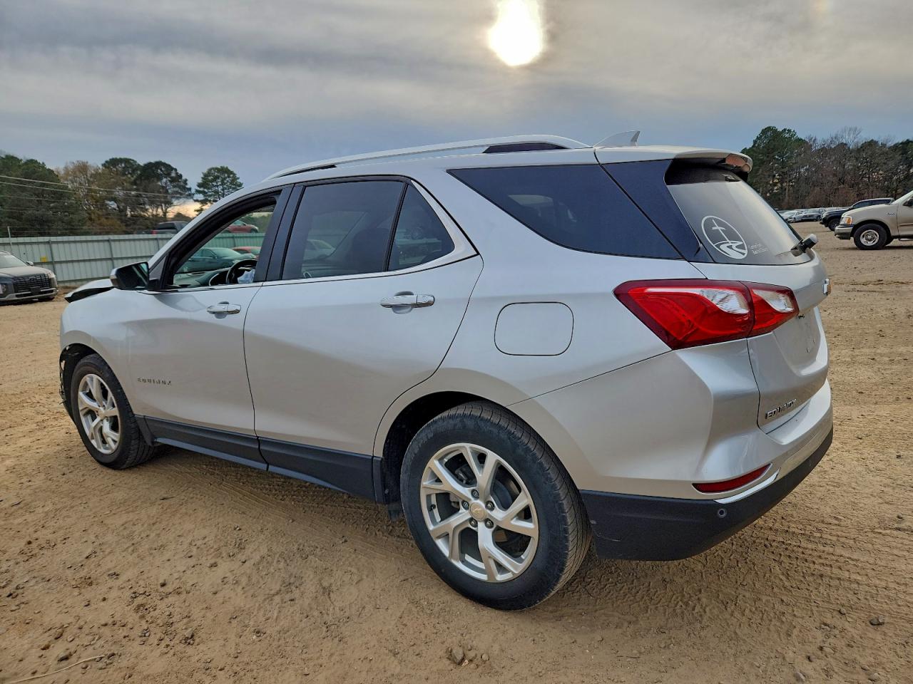 2020 CHEVROLET EQUINOX PREMIER photo 2