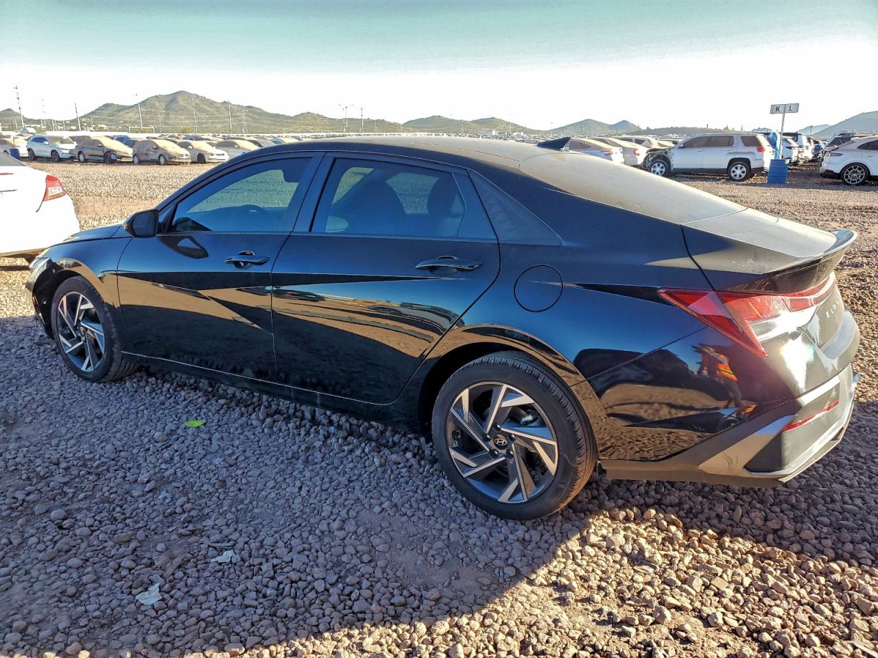 2025 HYUNDAI ELANTRA SEL SPORT photo 2