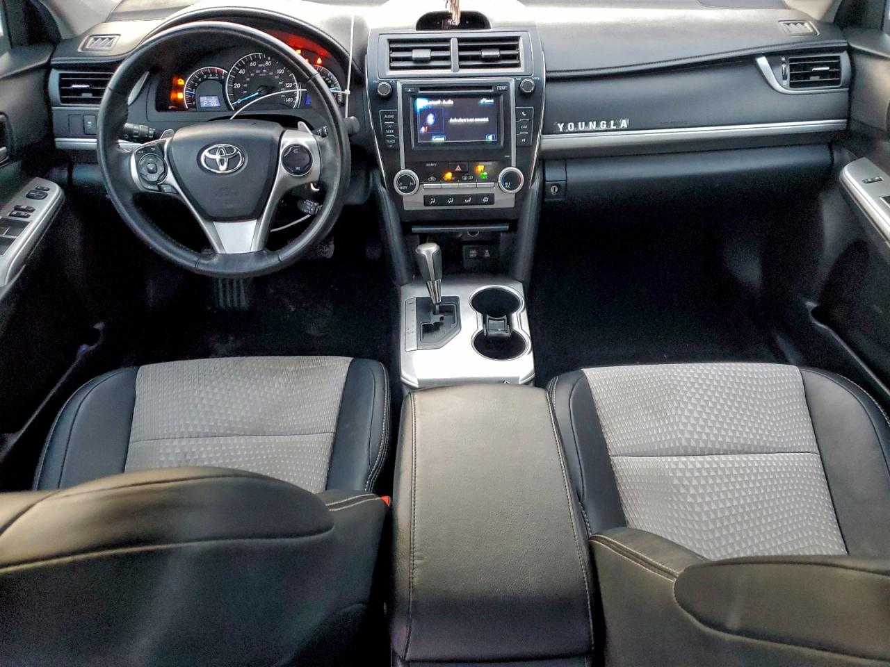 2013 TOYOTA CAMRY L photo 8