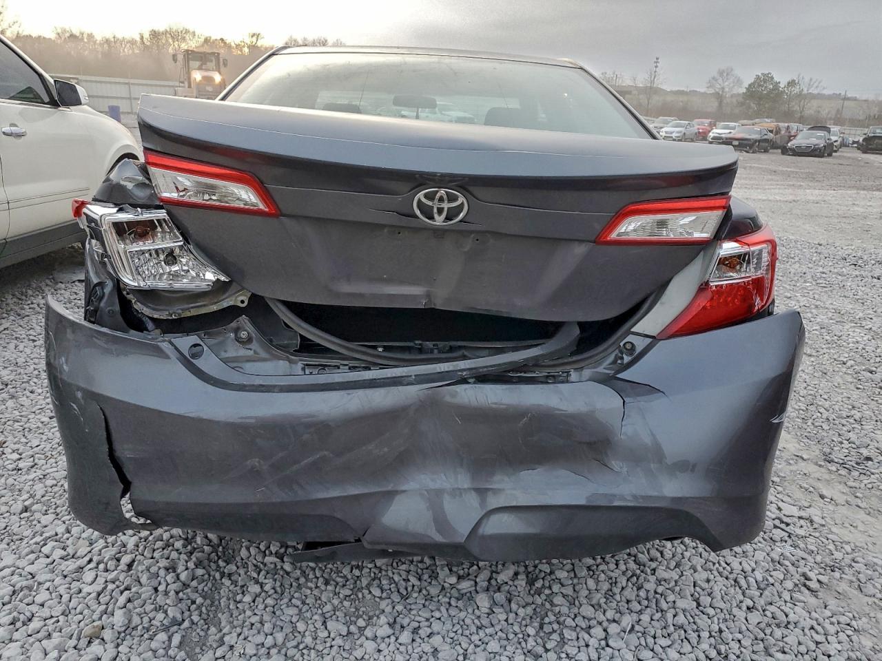 2013 TOYOTA CAMRY L photo 6