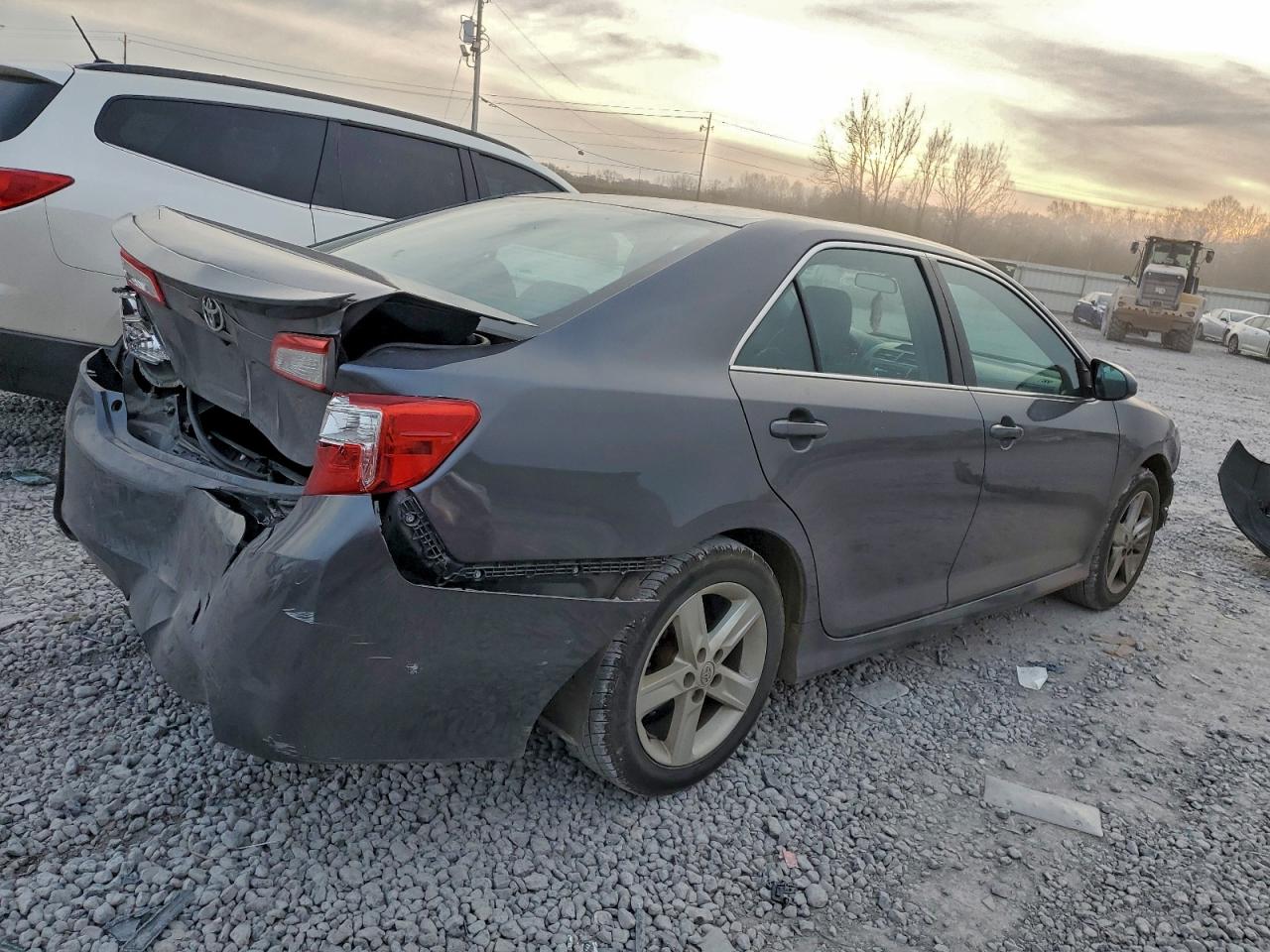 2013 TOYOTA CAMRY L photo 3