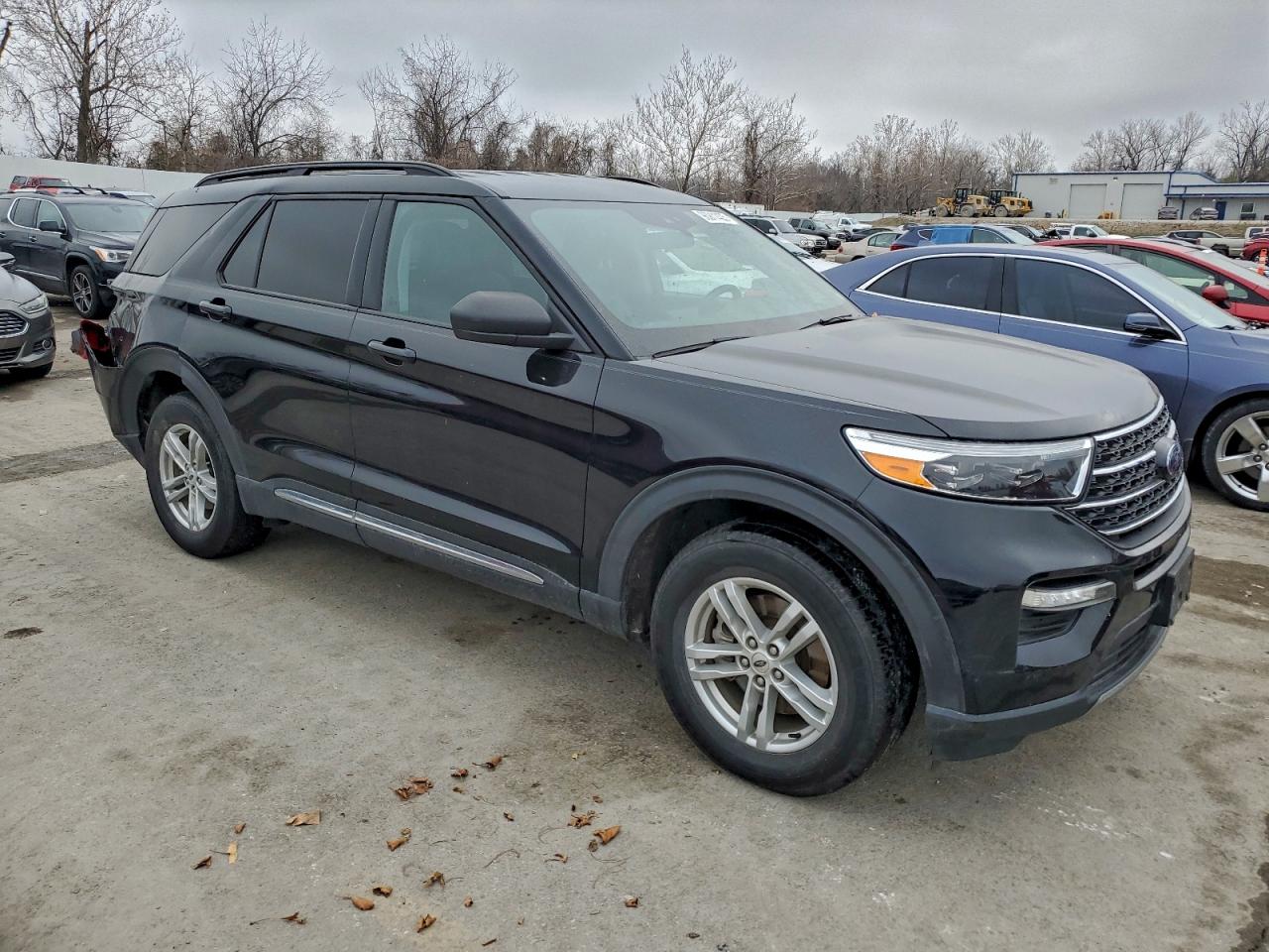 2021 FORD EXPLORER XLT photo 4