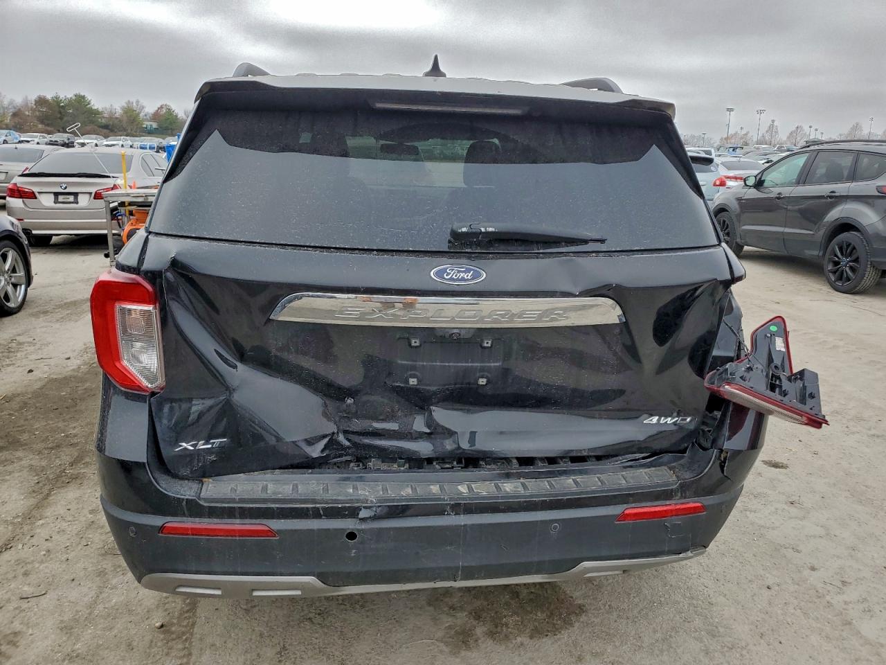 2021 FORD EXPLORER XLT photo 6